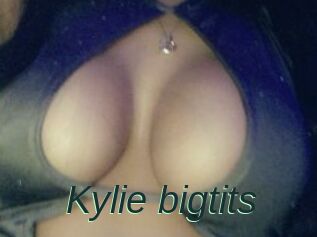 Kylie_bigtits