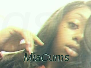 MiaCums